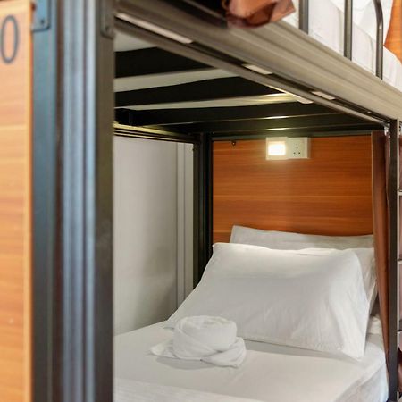 7 Wonders Hostel At Upper Dickson Singapore Exterior photo