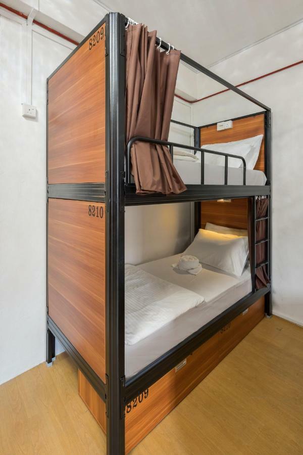 7 Wonders Hostel At Upper Dickson Singapore Exterior photo