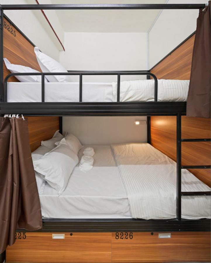 7 Wonders Hostel At Upper Dickson Singapore Exterior photo
