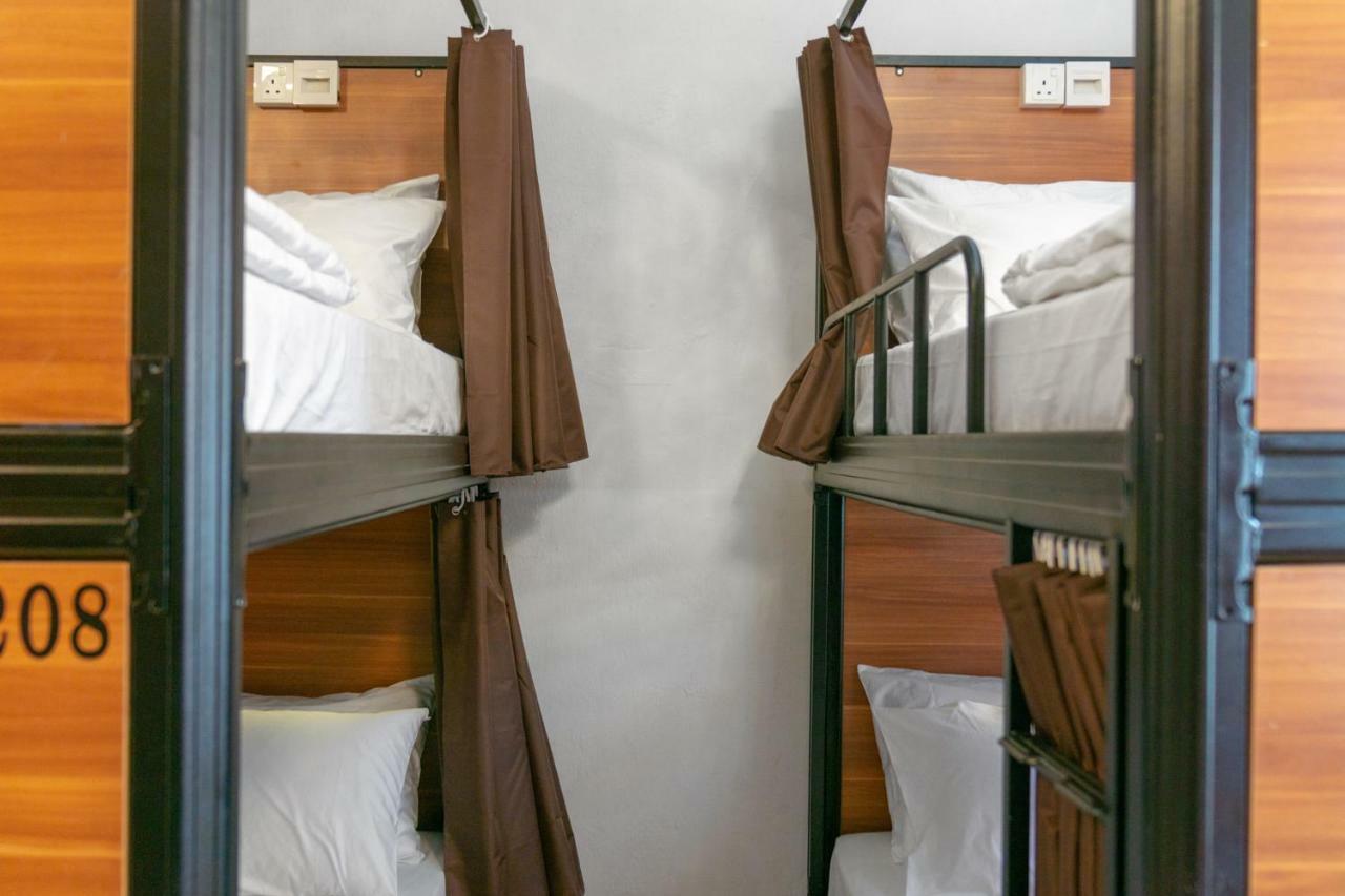 7 Wonders Hostel At Upper Dickson Singapore Exterior photo